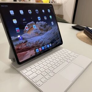 iPad Pro 11 Magic Keyboard White